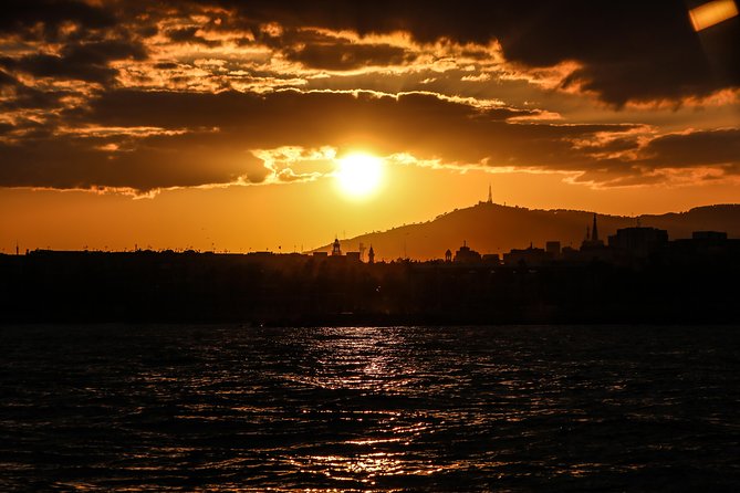 Barcelona Unique Sunset Sailing Experience with Tapas & Open Bar - How Choppy Water Can Change the Evening