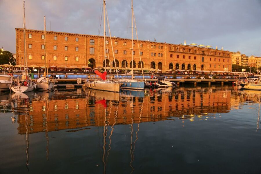 Barcelona: Unique Sunset Sailing Tour with Tapas & Open Bar - Comfort and practical tips: what to do before you step onboard