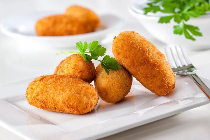 Barcelona Vegetarian Tapas and Food Walking Tour in Gracia - Aperitivo Time: How the Vermut Changes the Whole Meal