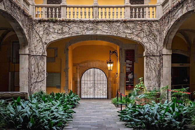 Barcelona Walking Tour: Old Town & Gothic Quarter Secrets - Casa de l’Ardiaca: the letterbox detail you’ll remember