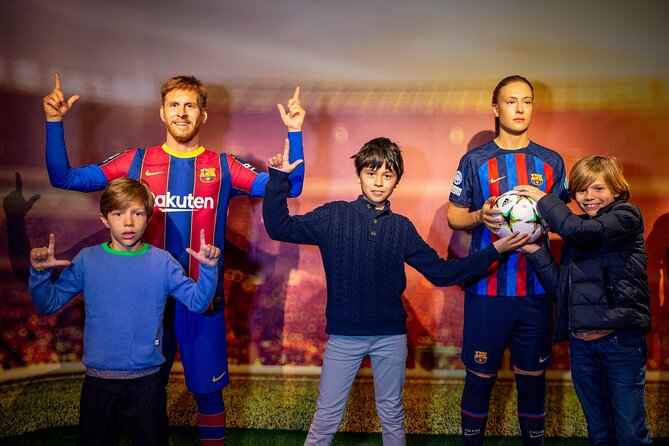 Barcelona Wax Museum Admission Ticket - Entering the Museum: 28 Stages and the First Photo Moment
