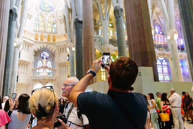 Barcelona: Wonders of Gaudi Bike Tour - Sagrada Familia: skip the line and listen for 43-year details