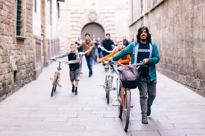 Barcelona: Wonders of Gaudi Bike Tour - Guide energy and small-group pacing: what makes the ride feel worth it