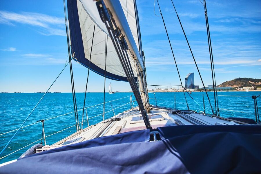 Barefoot: Private sailing cruise in Barcelona - The 2 to 4 hour experience: how your time unfolds