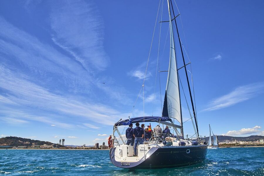 Barefoot: Private sailing cruise in Barcelona - Service quality: what the 4.4 rating hints at