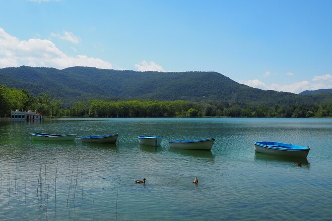Besalú, Banyoles Lake & Volcanic Castellfollit from Girona - Can Gussinye: a 30-minute volcanic cliff stop that works as a warm-up