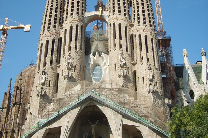 Best Gaudi Private Tour with Sagrada Familia & Park Guell in BCN - Passeig de Gràcia: Where Gaudí Shows Up in Your Daily Route
