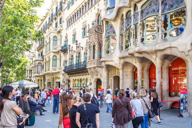 Best of Barcelona Excursion with Optional Attractions Tickets - Passeig de Gràcia Stops: Gaudí’s City-Block Style