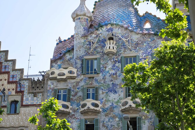 Best of Barcelona: Sagrada Família, Gaudí & Candy Tasting Tour! - La Mansana de la Discordia to Casa Malagrida: Comparing Modernist Styles