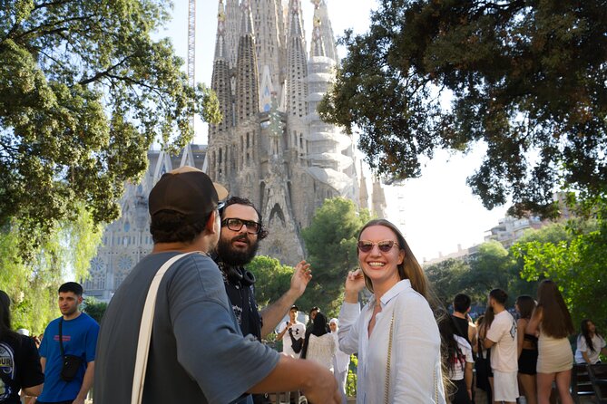 Best of Barcelona: Sagrada Família, Gaudí & Candy Tasting Tour! - Start Point, End Point, and How the 2.5 Hours Works