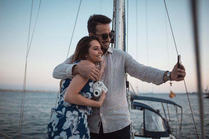Big sailboat until 12 passengers + crew from Barcelona with Cava - Cava on the water: what this Barcelona sail feels like