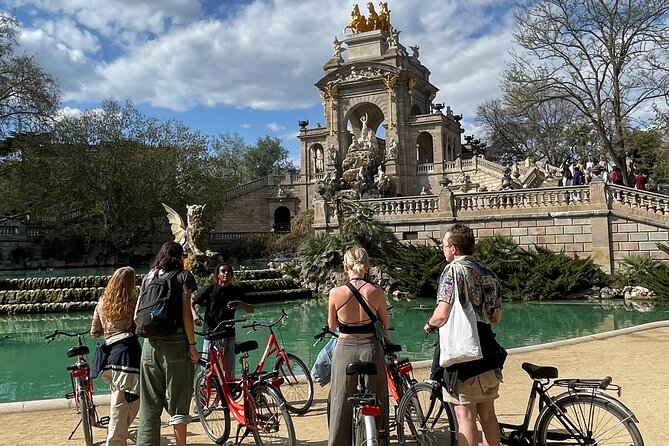 Bike Tour in Barcelona: History, Architecture and Culture - On a bike: what rental inclusion actually buys you