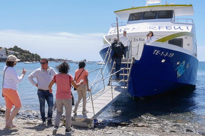 Boat Trip to Cadaqués from Roses with STOP 1:30h/2H/ in Cadaqués - On-board experience with Els Blaus de Roses: comfort and crew attitude