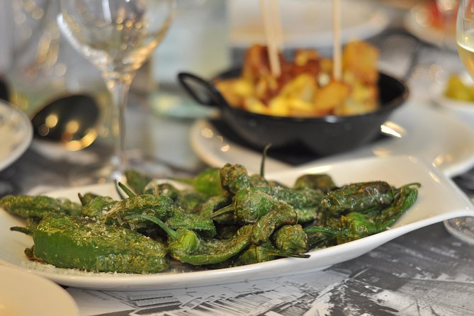 Born to Eat: Gourmet Tapas & Wine Small Group Tour in Old Barcelona - How much you’ll eat (and what that means for your plan)