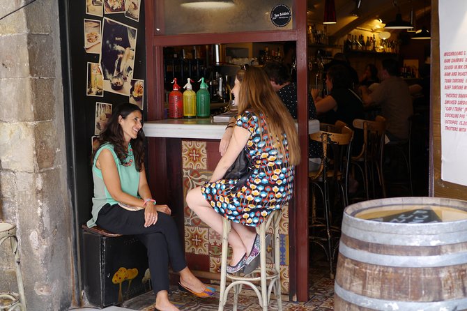 Born to Eat: Gourmet Tapas & Wine Small Group Tour in Old Barcelona - Where you meet and where you end: easy to plug into your evening