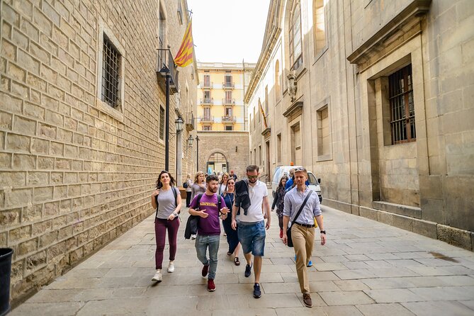 Censored Barcelona Tour - Meeting point reality check: Plaza Catalunya and the purple umbrella