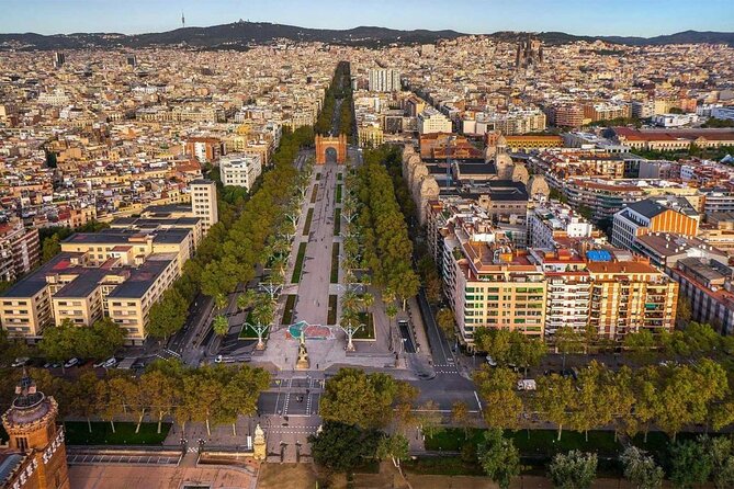 City Tour Barcelona - Sagrada Familia: guide-led entry or the best outside-view setup