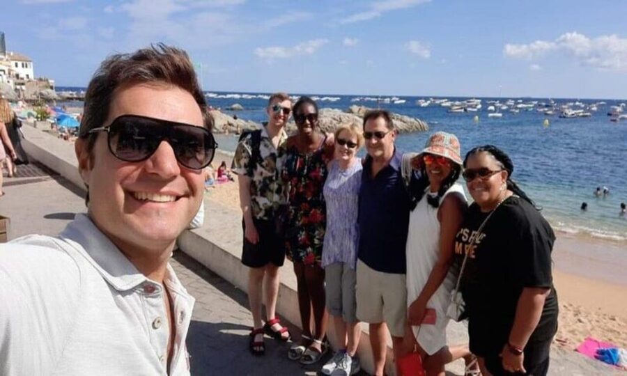 Costa Brava: Boat Ride and Tossa Visit with Hotel Pickup - Leaving Barcelona Early Means You Actually Get the Coast