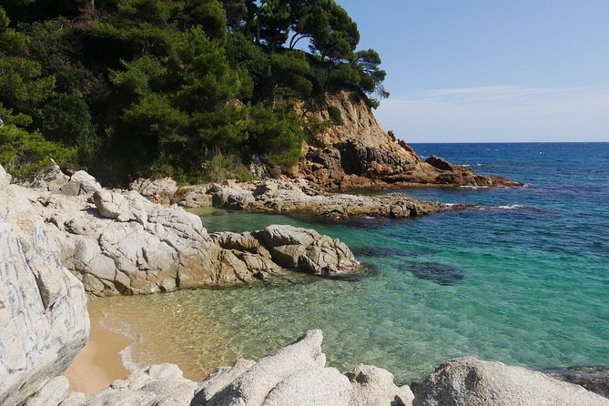 Costa Brava, Tossa de Mar Private Tour, hotel pick-up & Boat Ride - Boat ride between Lloret and the coves: the fun twist