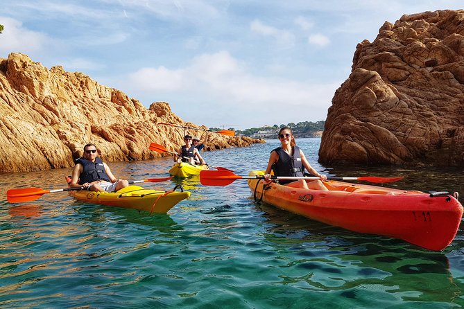 Costa Brava Tour with Kayak & Lagoon Snorkeling - Meeting near Plaça de Catalunya and a smooth start at 8:30