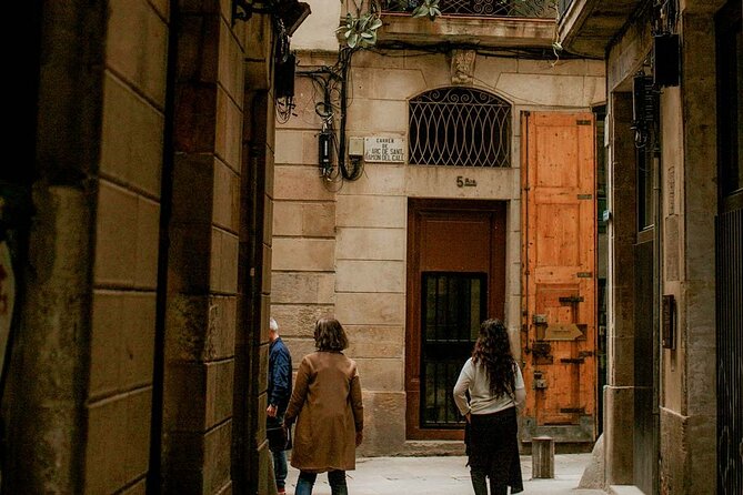 Crimes the tour through the Dark Side of Barcelona - Muralla Romana: Roman walls, Barcino, and early documented crime