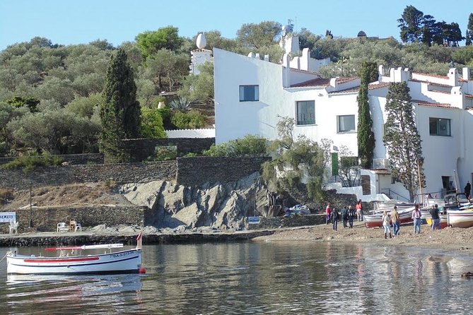 Dalí 2 Museums, Figueres and House of Portlligat small group from Girona - Stop 3: Cadaqués old quarter walk to Santa María