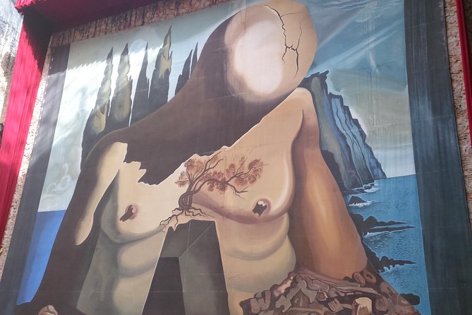 Dalí 2 Museums, Figueres and House of Portlligat small group from Girona - Stop 1: Dalí Theatre-Museum in Figueres, with skip-the-line help