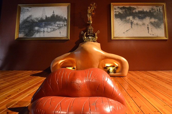 Dali Museum and Costa Brava Small Group Tour - The guides: why the museum experience depends on the person