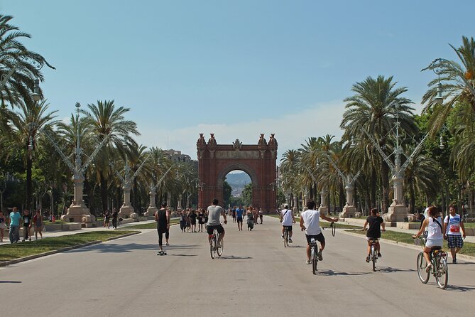 E-Bike Barcelona Highlights & Park Guell in Small Group - Meeting at Plaça Reial: Quick Start in the Center of It All