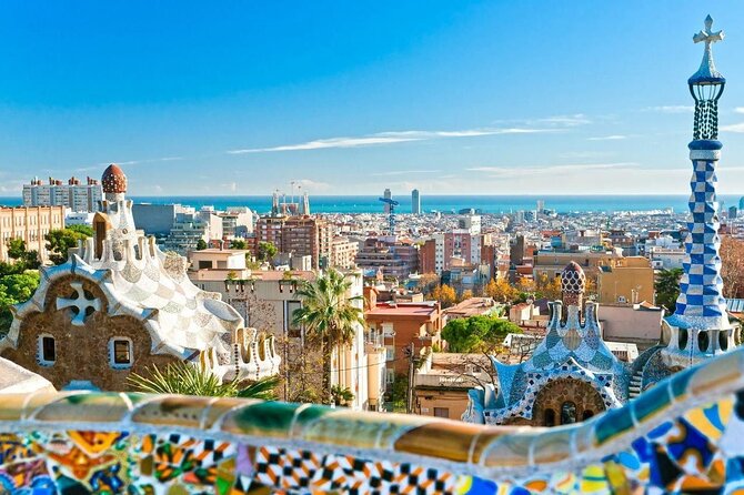 E-Bike Barcelona Highlights & Park Guell in Small Group - Guides, Pace, and Comfort: What to Expect from the Human Part
