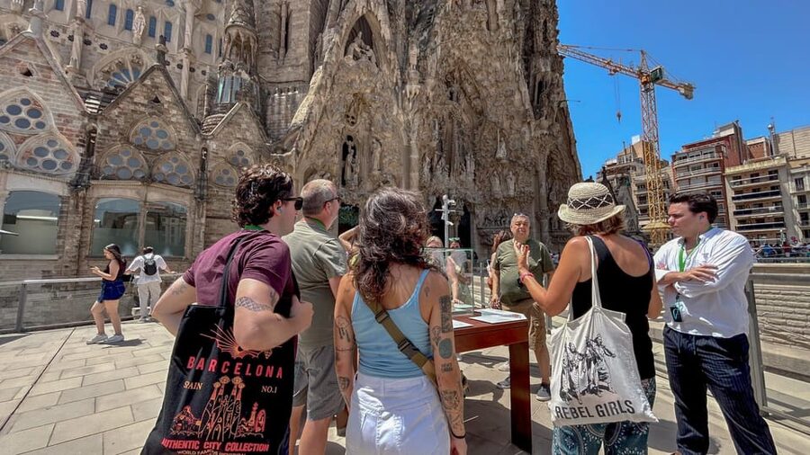 Early Access to Sagrada Familia w/ Optional Tower Access - Inside the basilica: colors, geometry, and symbolism