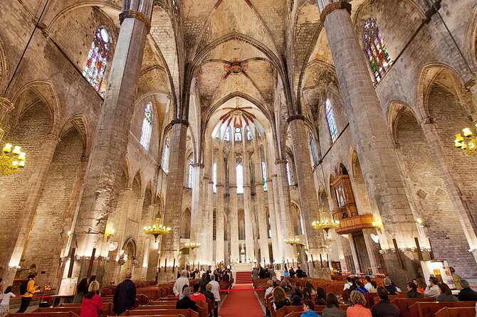 El Born: Santa Maria del Mar Tour with Exclusive Rooftop Views - Getting the best out of the terraces (and not regretting your shoes)
