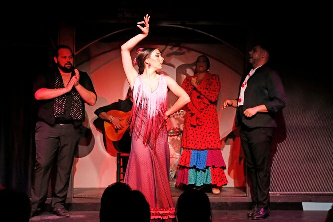 El Duende Flamenco Show with drink option at La Rambla Barcelona - Entering El Duende by Tablao Flamenco Cordobes: Why the Room Feels Close