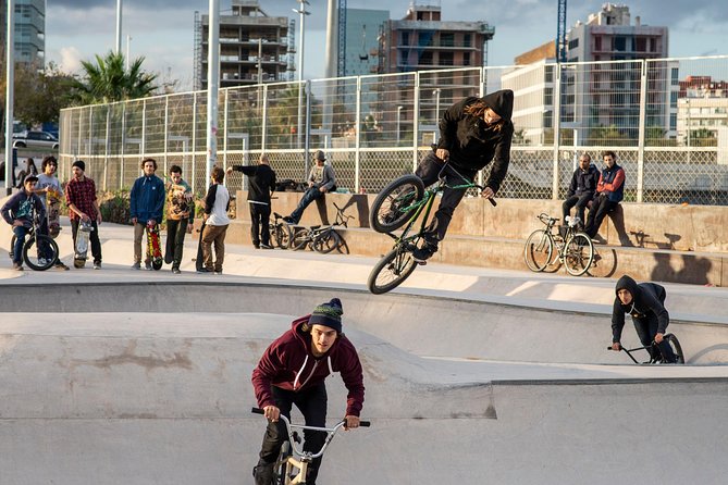 Elevate Your Photography - Barcelona Private Tour & Workshop - Stop 1: Plaça de Catalunya for real feedback on camera settings