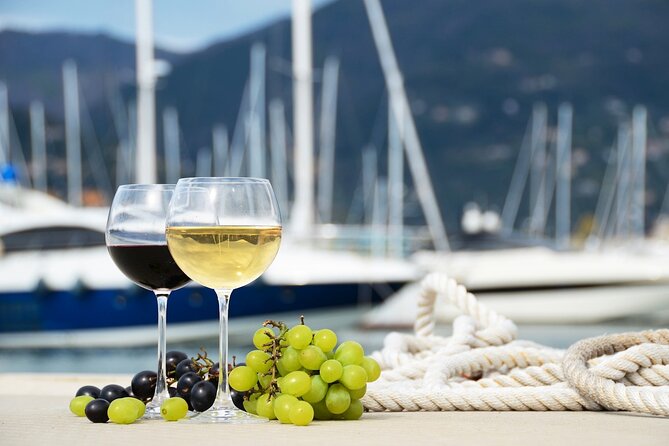 Exclusive Yacht Rental in Barcelona - Sunset With Live DJ Energy: Premium Drinks and Music Timing