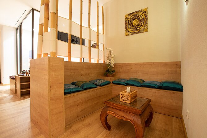 Exfoliating and Moisturizing Body Treatment of 60 min in THAI MASSAGE ALURA - Atmosphere and Service: Elegant, Welcoming, and Very Attentive