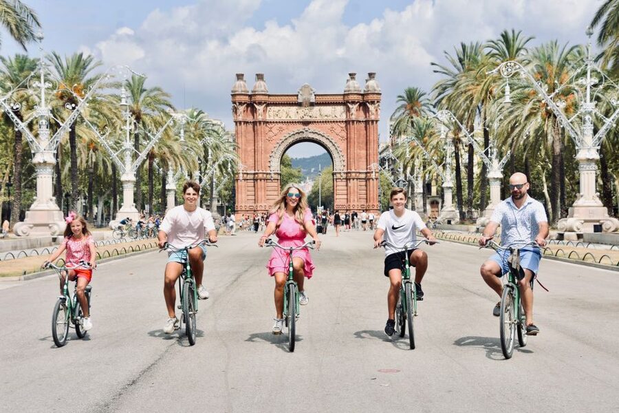 Explore Barcelona by Bike & Photo Shooting - Why Barcelona Looks Better From Two Wheels