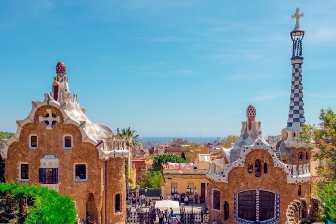 Explore Gaudi's Masterpiece on a Guided Tour of Parque Guell - Park Güell in 90 minutes: why the guided format makes sense