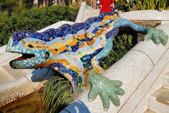 Explore Gaudi's Masterpiece on a Guided Tour of Parque Guell - Meeting point in Gràcia: save yourself 10 minutes of stress