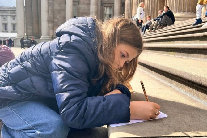 Family Friendly Tour of Sagrada Familia - The Liv Booklet: Quizzes, Puzzles, and Quick Prizes