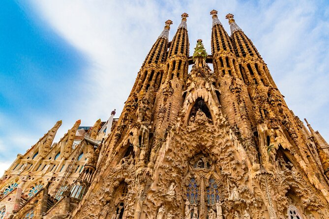 Family Friendly Tour of Sagrada Familia - Exterior Stops: Getting Oriented Before You Go Inside