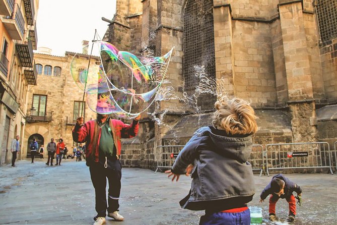 Family Private Tour: Churros, Hot Chocolate & Games in Barcelona - Las Ramblas to Plaça Reial: quick sights, easy wins