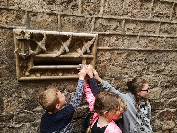 Family Private Tour: Churros, Hot Chocolate & Games in Barcelona - Palau Güell in the Raval: Gaudí without a long museum day