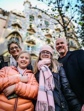 Family Private Tour: Churros, Hot Chocolate & Games in Barcelona - Boqueria Market and the ham-vs-churro Sunday pivot