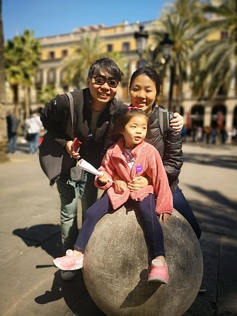 Family Private Tour: Churros, Hot Chocolate & Games in Barcelona - Starting at Statue of Frederic Soler: how the tour flows