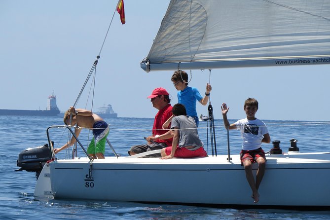 Family Sailing Tour in Barcelona - What to wear and bring for a sporty sailboat day