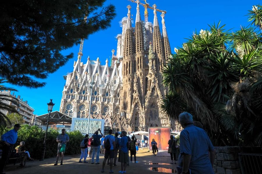 Fast Track: Sagrada Familia & Barcelona Full-Day Tour - Barcelona’s Gaudí core, plus the city you’d miss on your own