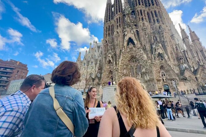 Fast Track: Sagrada Familia Guided Tour - Meeting at Vivari: how to avoid the most common headache