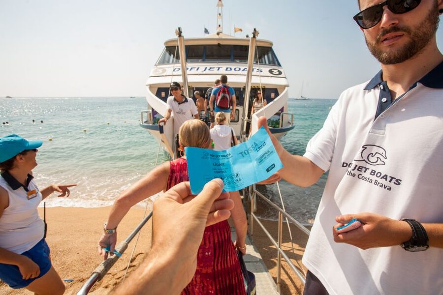 From Barcelona: Costa Brava Day Tour with Boat Trip - Free time strategy: where to eat, what to do in the 3.5 hours