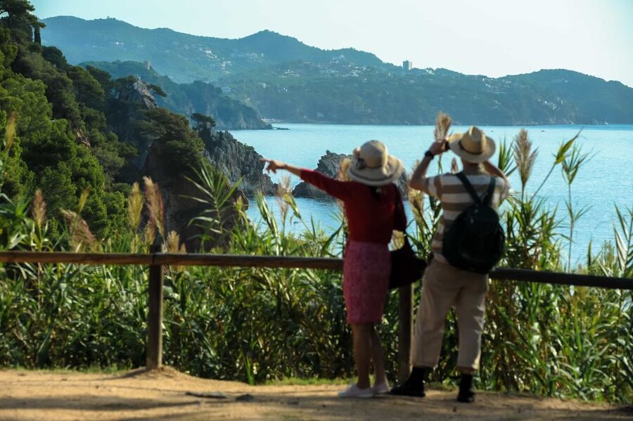From Barcelona: Costa Brava Day Tour with Lunch - Pacing and Group Feel: A Day Tour With Enough Breathing Space